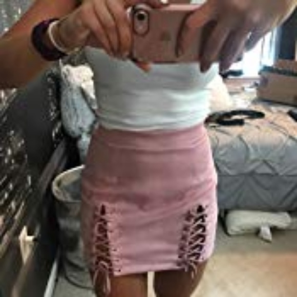 Pink suede skirt - Picture 3 of 4